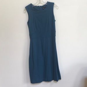 BR sleeveless bodycon dress. Top stitching.